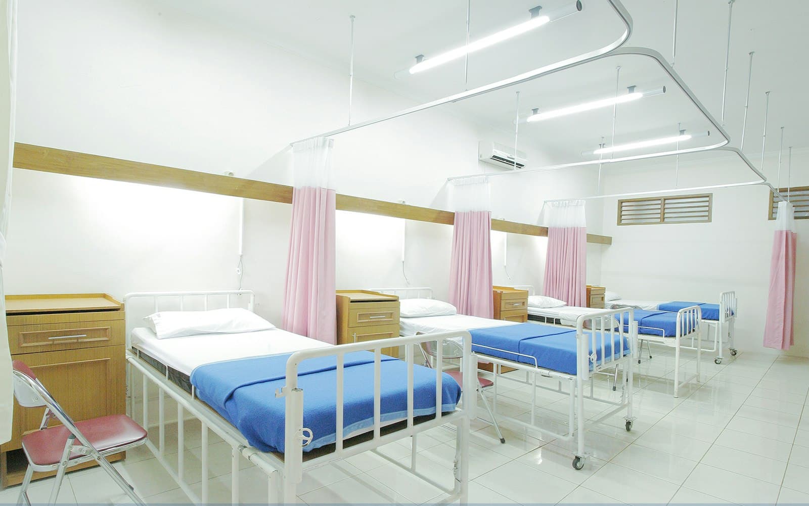 Bright hospital ward with beds